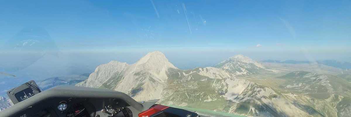 Flugwegposition um 15:13:45: Aufgenommen in der Nähe von 67100 L'Aquila, L’Aquila, Italien in 2744 Meter